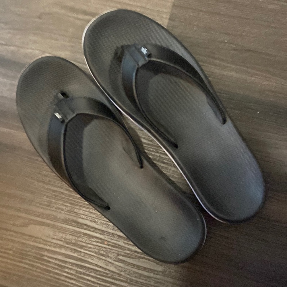 Nike Bella Kai Black Flip Flop Thing Sandal size 8